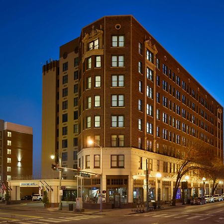 Готель Doubletree By Hilton Memphis Downtown Екстер'єр фото