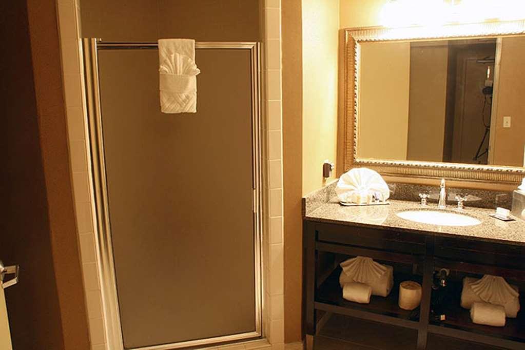 Готель Doubletree By Hilton Memphis Downtown Номер фото