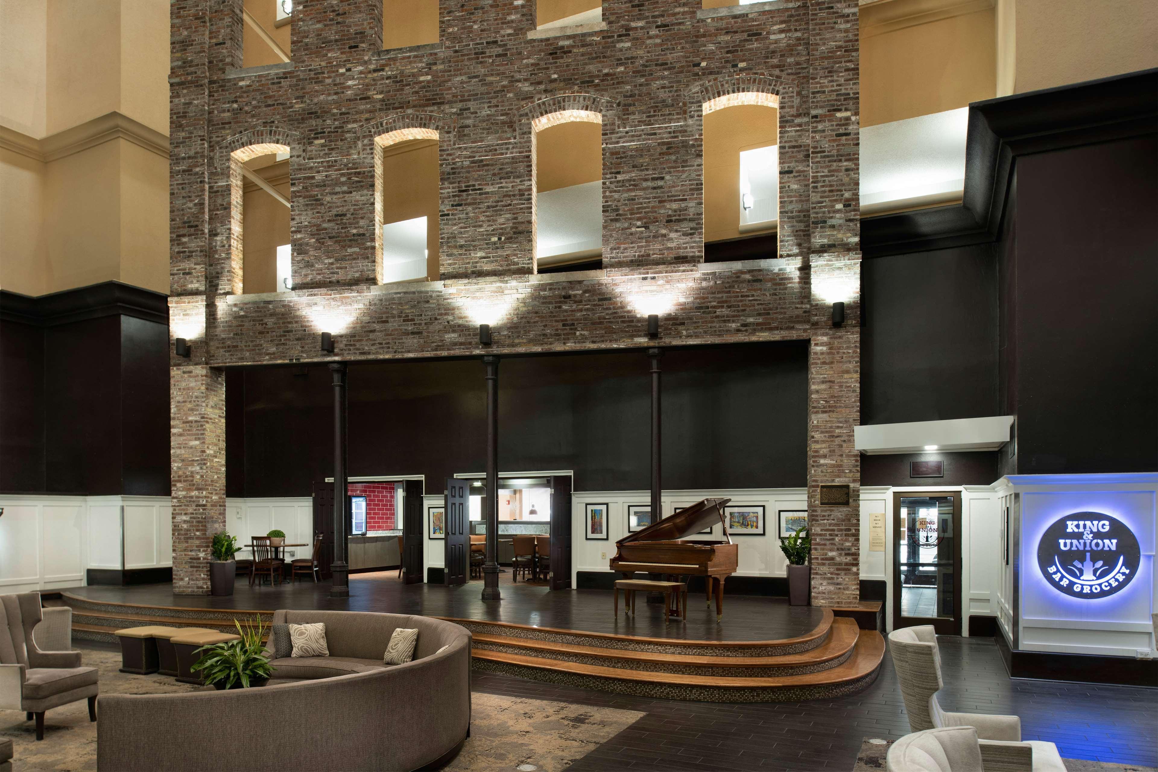 Готель Doubletree By Hilton Memphis Downtown Екстер'єр фото