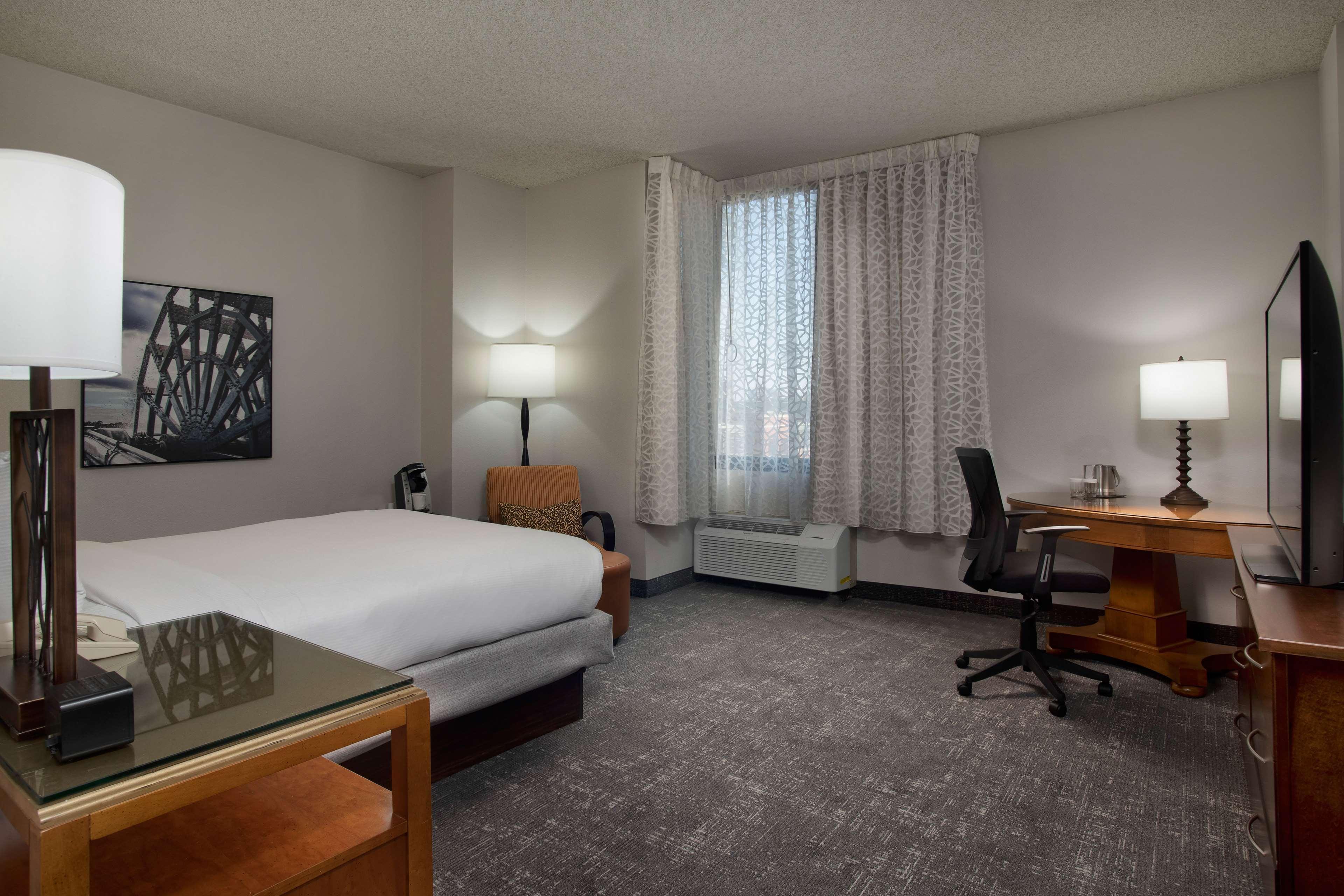 Готель Doubletree By Hilton Memphis Downtown Екстер'єр фото