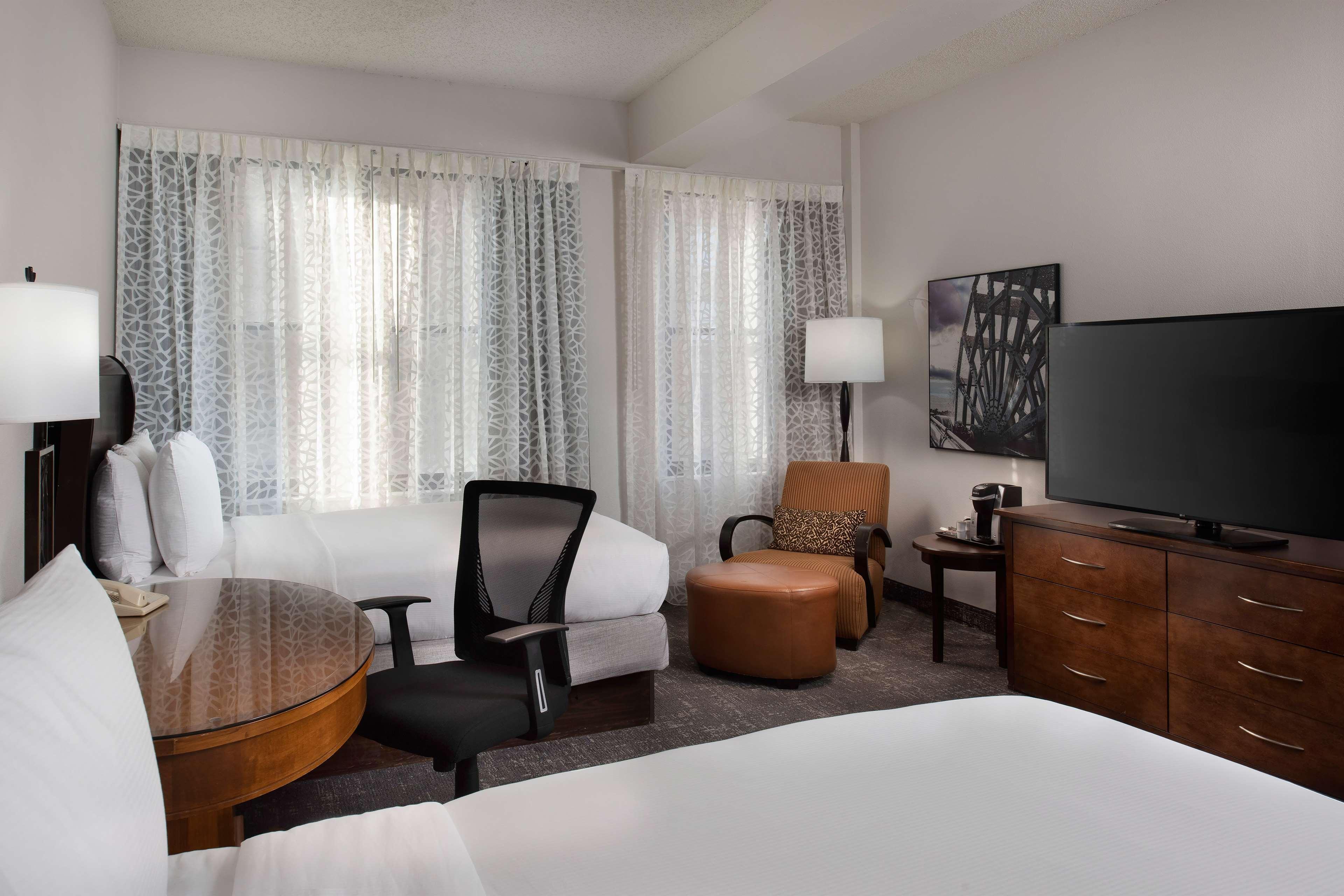 Готель Doubletree By Hilton Memphis Downtown Екстер'єр фото