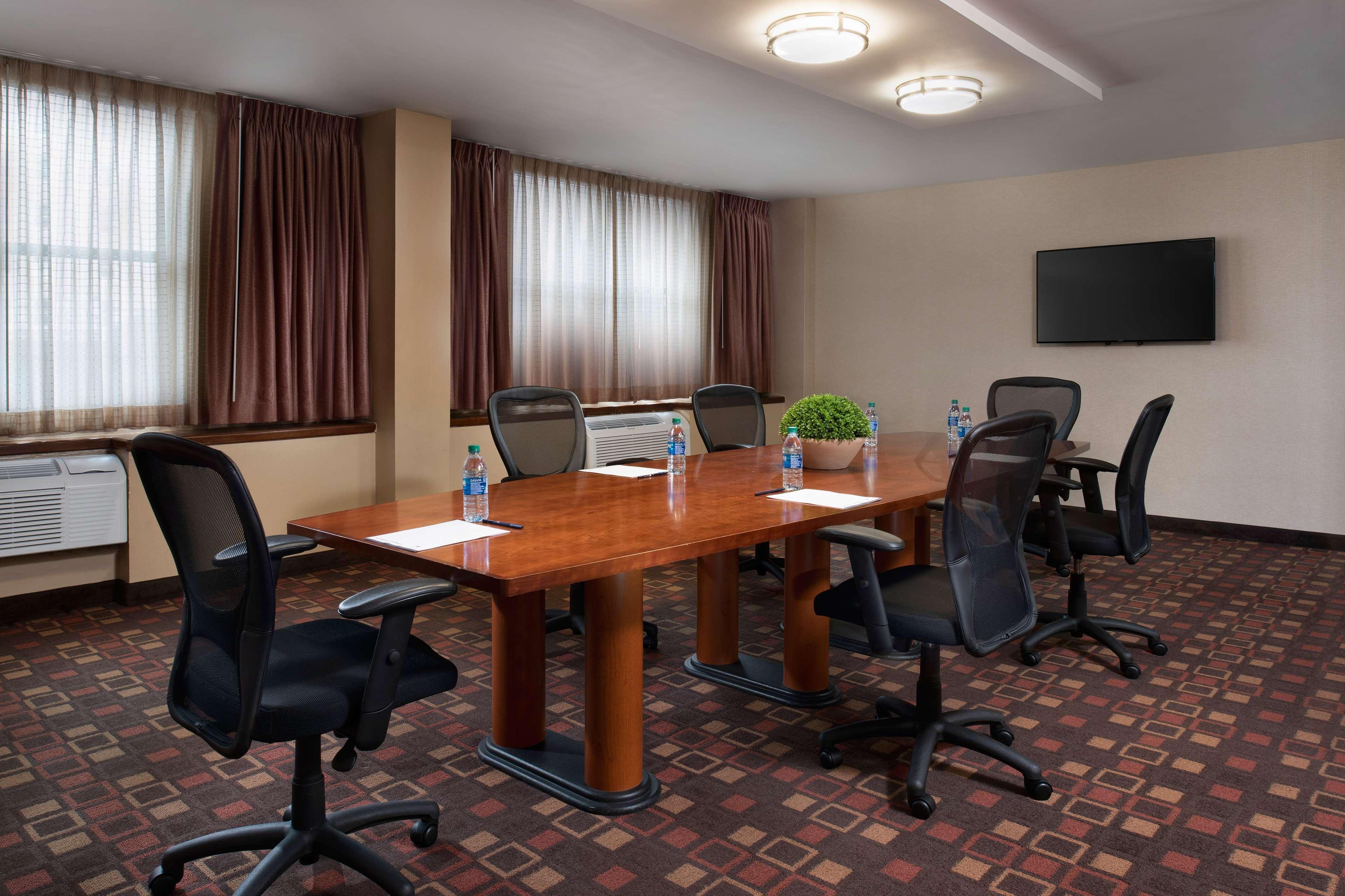 Готель Doubletree By Hilton Memphis Downtown Екстер'єр фото