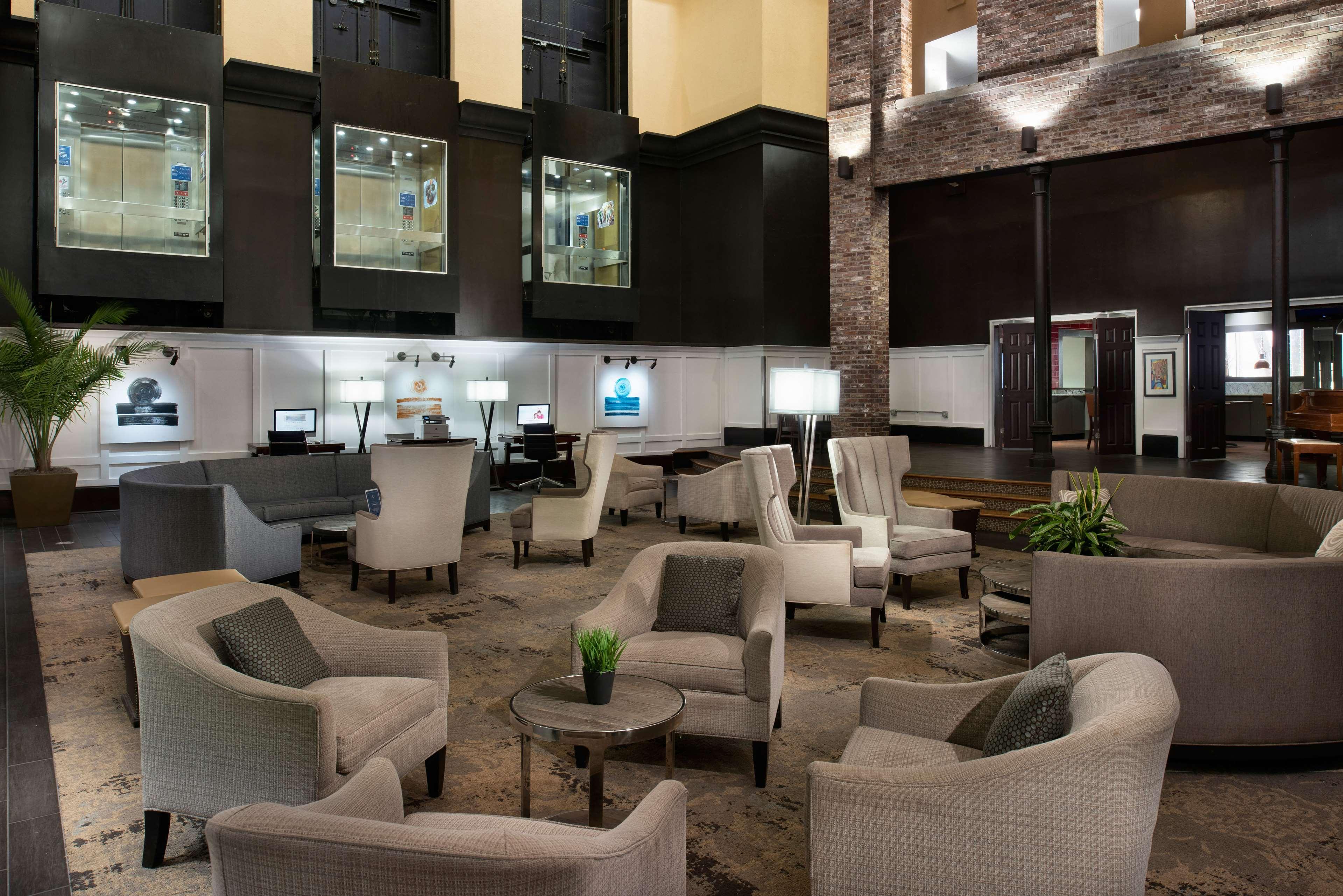Готель Doubletree By Hilton Memphis Downtown Екстер'єр фото
