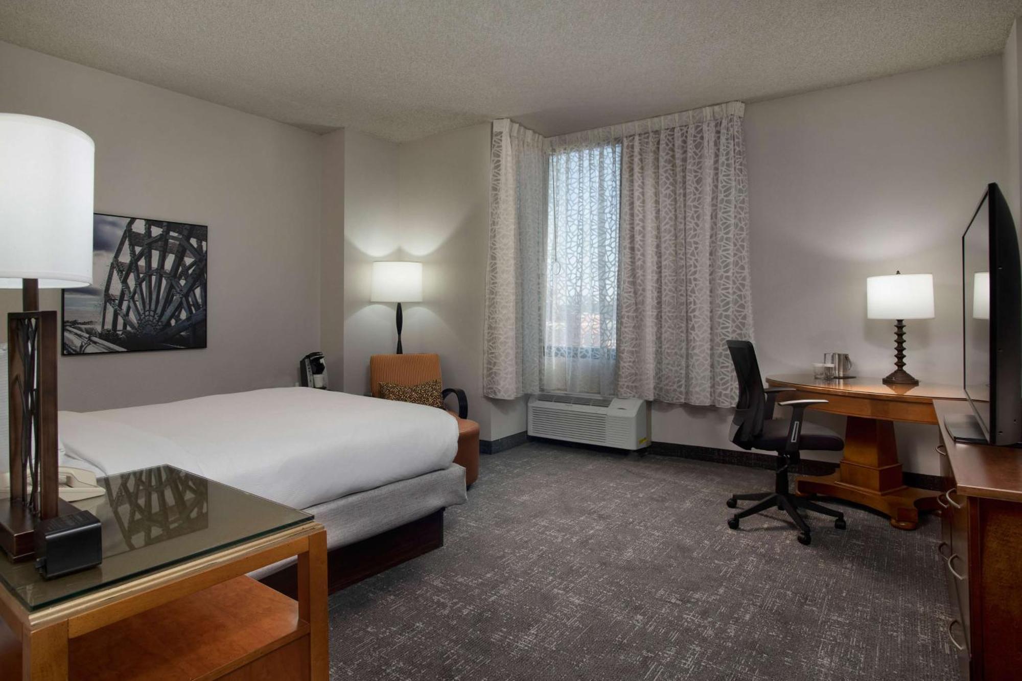 Готель Doubletree By Hilton Memphis Downtown Екстер'єр фото