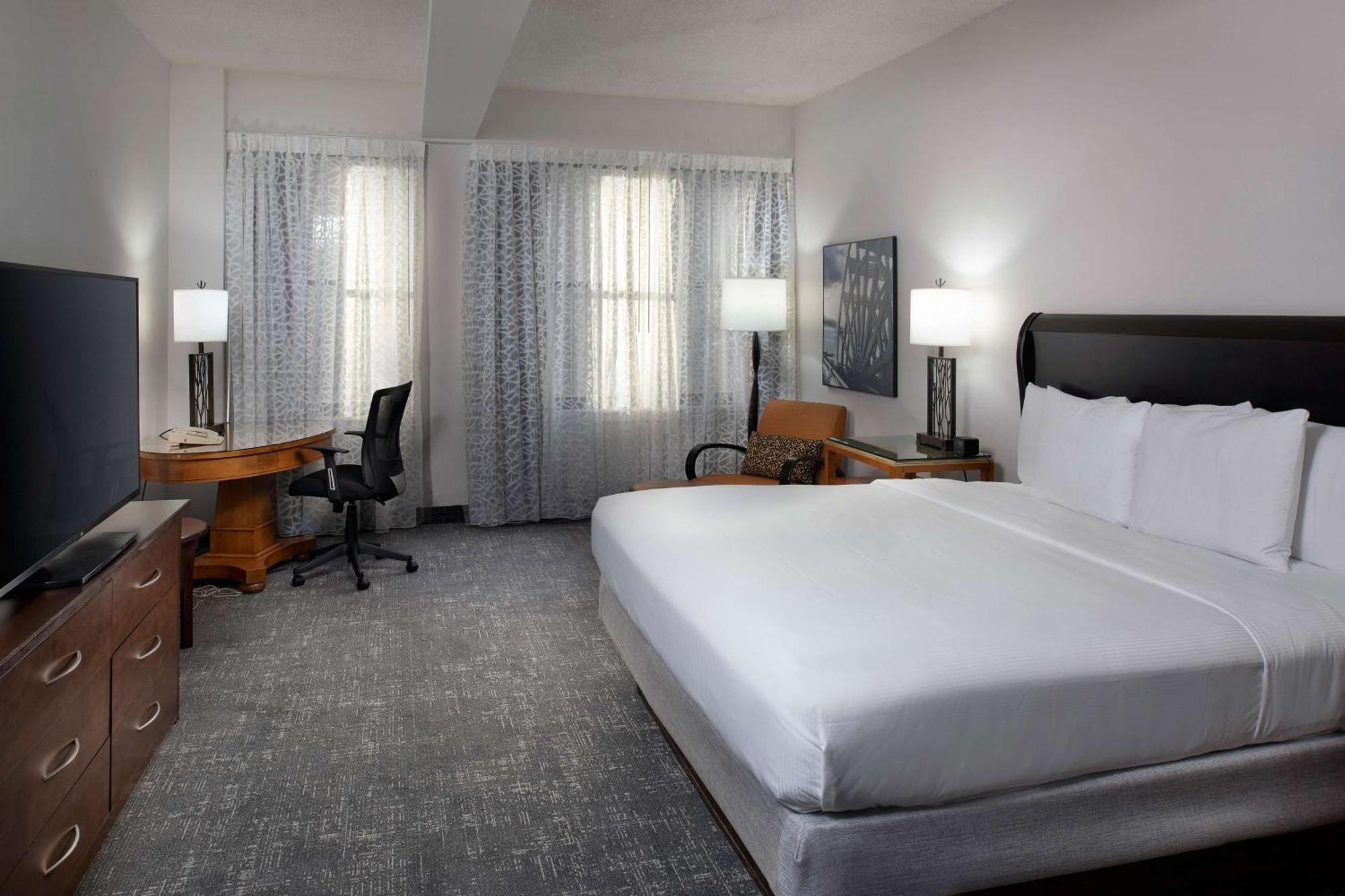 Готель Doubletree By Hilton Memphis Downtown Екстер'єр фото