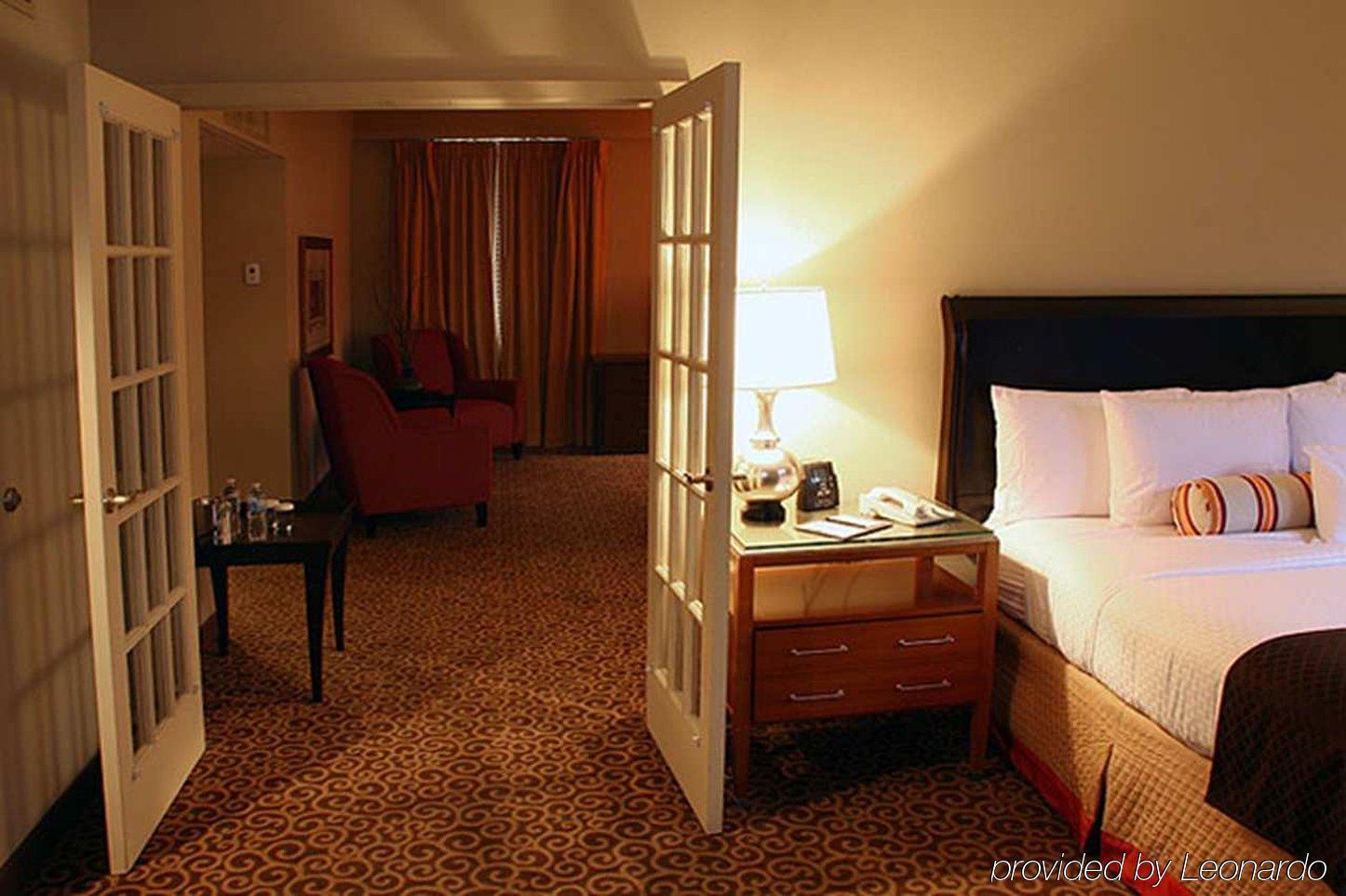 Готель Doubletree By Hilton Memphis Downtown Номер фото