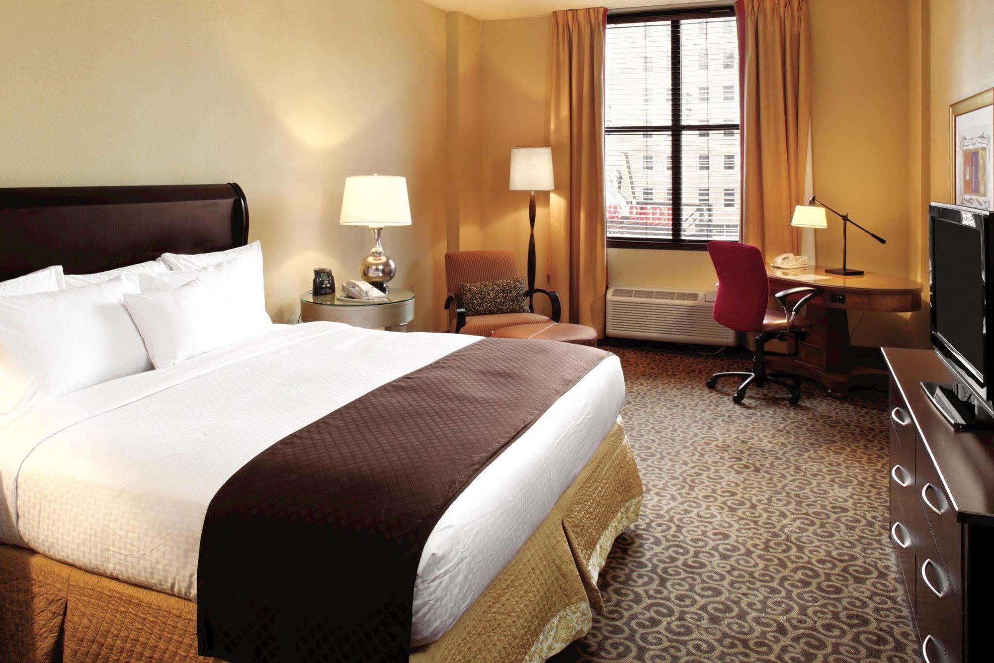 Готель Doubletree By Hilton Memphis Downtown Екстер'єр фото